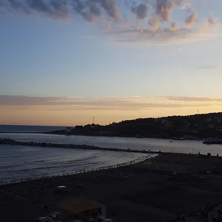 Hotel Shengjini -twin Towers- Shëngjin